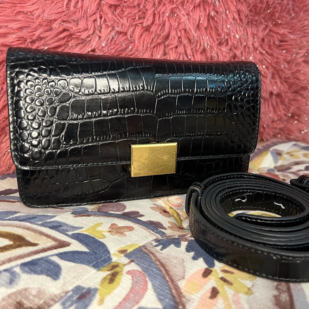 THE CURATED BLACK MOCK PRINT BELT BAG